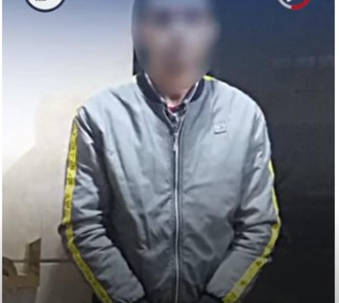 شاهد.. لحظة القبض على صاحب فيديو «الملايين في الكراتين»