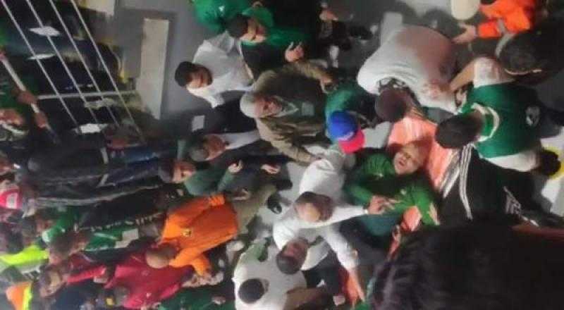هل سقط قتيلا من مدرج الأهلي والاتحاد؟