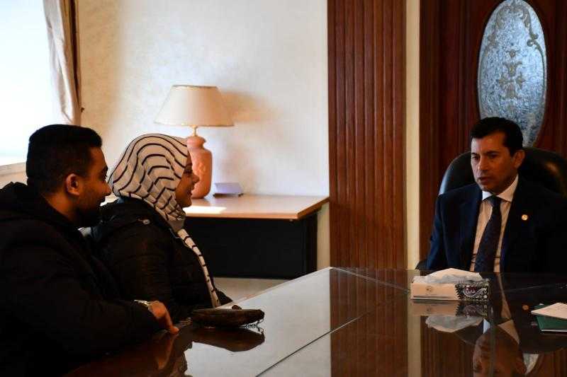وزير الرياضة يستقبل الرباعة المصرية سارة سمير لبحث استعداداتها لأوليمبياد باريس 2024