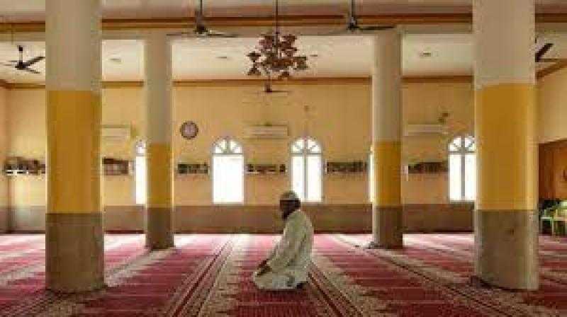 ماذا بينك وبين الله.. وفاة رجل أثناء الصلاة داخل مسجد
