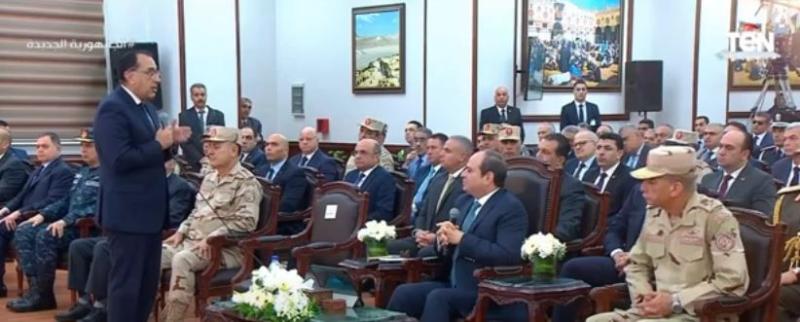 السيسي: «الناس مسكت في الدولار وإحنا كمان معانا الدولار».. فيديو