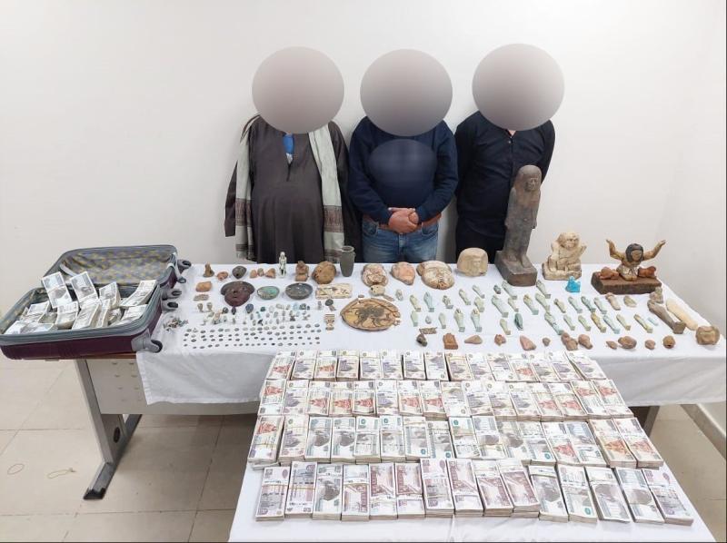 إحباط بيع 201 قطعة يشتبه في أثريتها بالجيزة