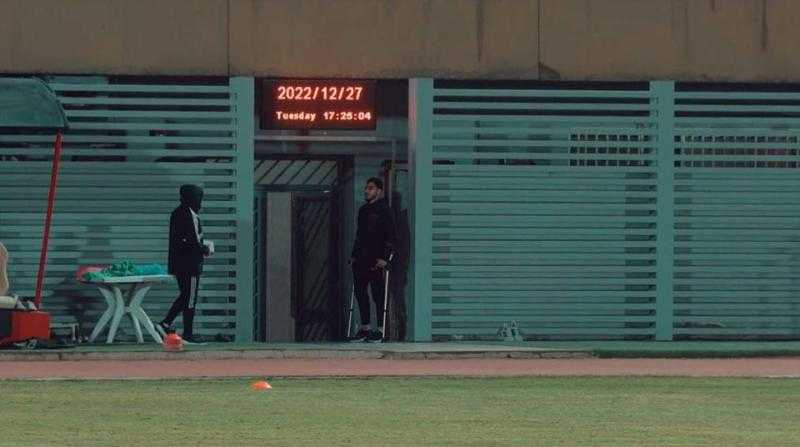 بـ«العكاز».. أكرم توفيق يظهر في تدريبات الأهلي استعدادا لـ سيراميكا كليوباترا