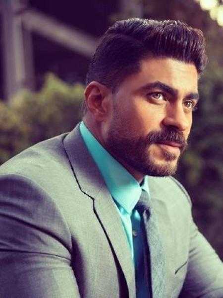 خالد سليم يحتفل بقرب أعياد الكريسماس من داخل منزله عبر إنستجرام