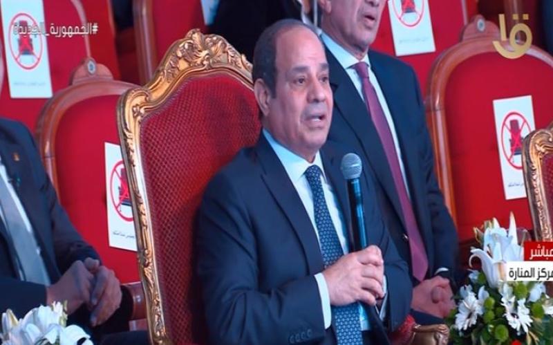 طفلة من قادرون باختلاف للرئيس: «بتشوف أحفادك ازاي وانت مشغول على طول؟».. والسيسي يرد