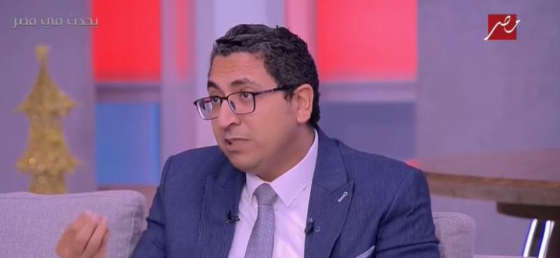 طبيب نفسي يحذر من التفكير الكارثي: «الدنيا هتمشي وإحنا مش هنموت».. فيديو