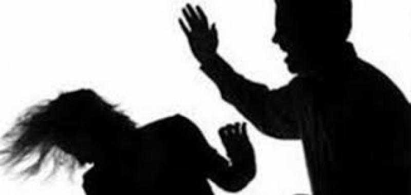 الإفتاء: ضرب الزوجة حرام شرعًا ولا مانع من تجريمه