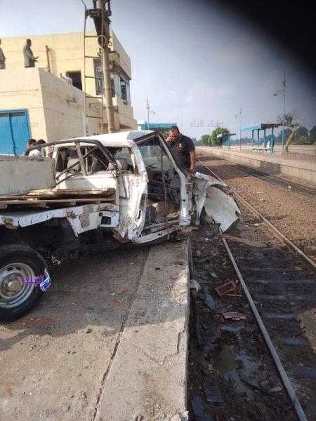 قطار يطيح بسيارة ربع نقل على مزلقان أوسيم دون خسائر في الأرواح