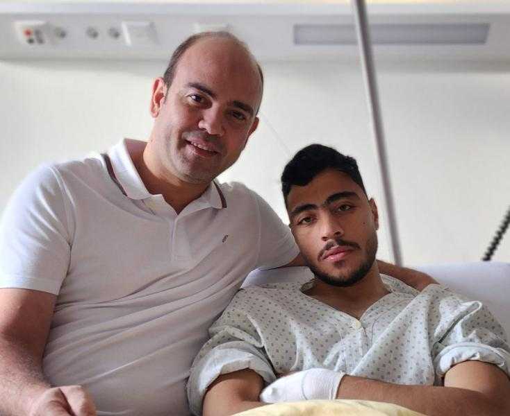 إجراء عملية جراحية ناجحة لـ أكرم توفيق بالنمسا