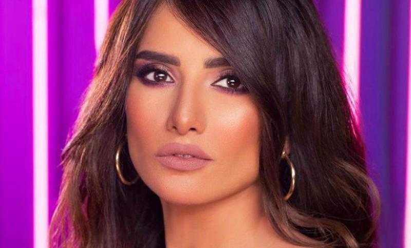 زينة بإطلالة ملفتة عبر إنستجرام