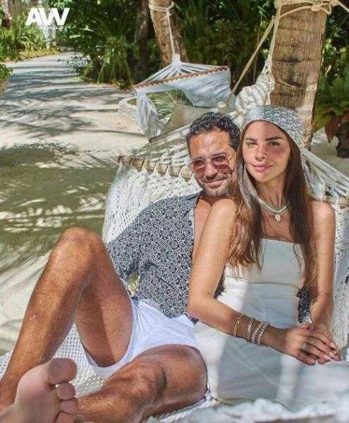 بإطلالة رومانسية.. كريم فهمي يتألق برفقة زوجته عبر «إنستجرام»