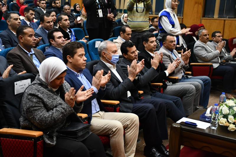 وزير الشباب ومحافظ القليوبية يشهدان نموذج محاكاة مجلس النواب لبرلمانى الطلائع والشباب