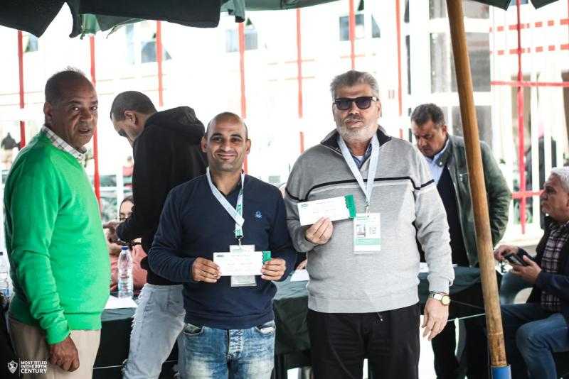 جماهير الزمالك تتوافد على مقر القلعة البيضاء للتسجيل في كشوف السفر إلى أسوان