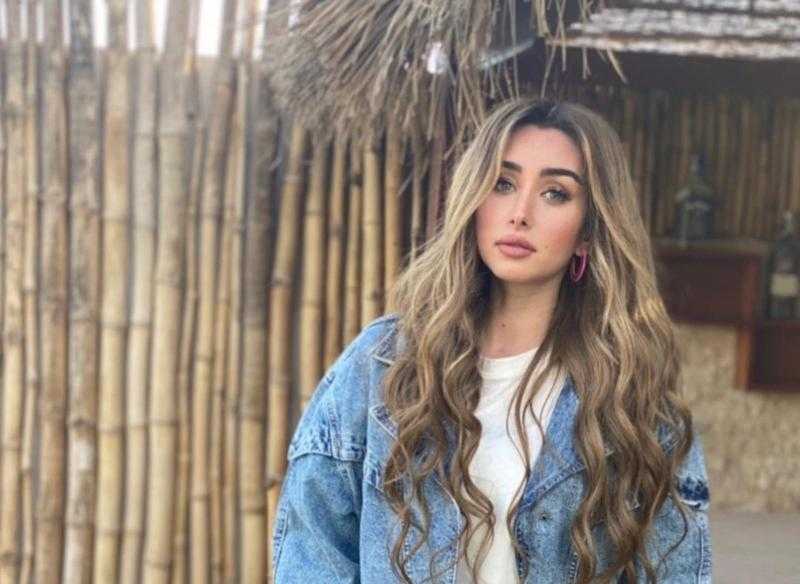 هنا الزاهد تخطف الأنظار بإطلالة طبيعية لها