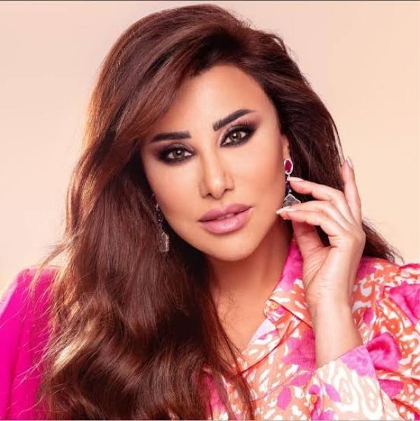 نجوى كرم تروج لأغنيتها الجديدة ”انا مش بتساب”