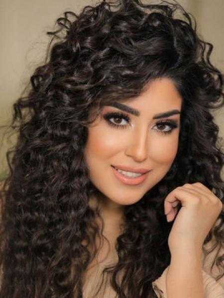 إطلالة جذابة باللون الأسود للفنانة آيتن عامر في أحدث ظهور