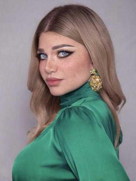 إطلالة جريئة بـ”شورت كريمي”.. ياسمين الخطيب تتألق في أحدث ظهور لها