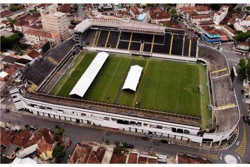 انطلاق موكب جنازة الأسطورة البرازيلية بيليه «فيديو»