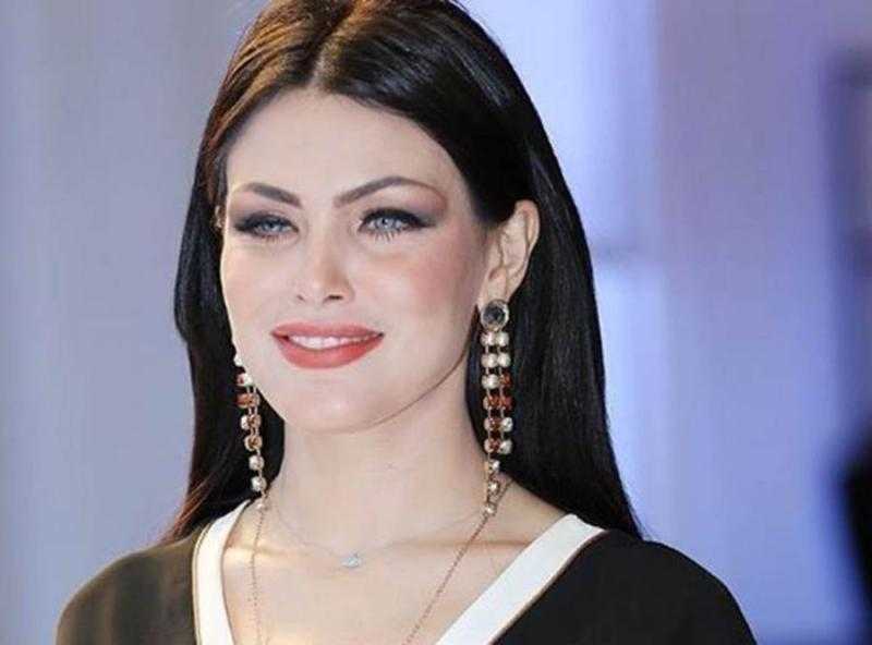 إطلالة باللون الأسود للفنانة دارين حداد في أحدث ظهور لها