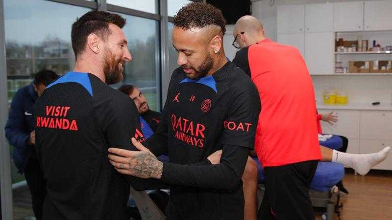 ميسي يعود لتدريبات باريس سان جيرمان بعد التتويج بكأس العالم.. صور