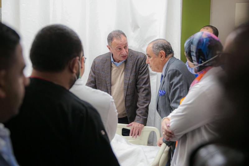 الخطيب يزور مشجع الاتحاد المصاب.. ويؤكد على توفير الرعاية الطبية اللازمة