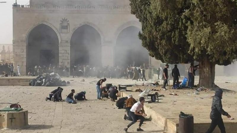 اقتحام  المسجد