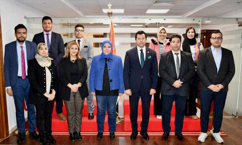 وزير الرياضة يلتقي ممثلي أكاديمية شباب المتوسط