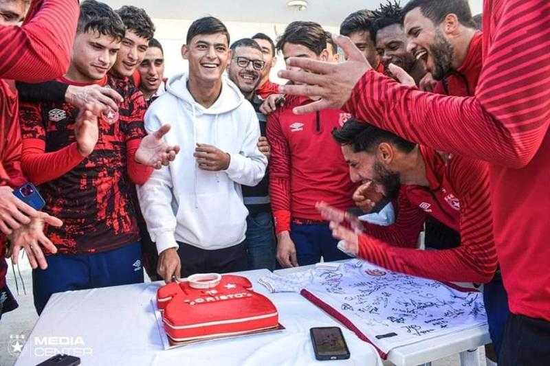 «كريستو» صفقة الأهلي المنتظرة يودع زملاءه في النجم الساحلي