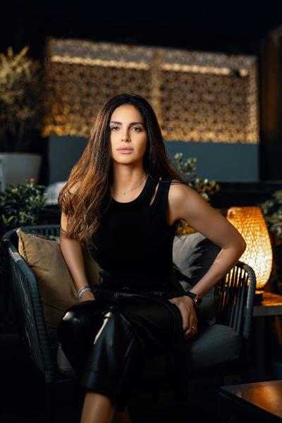 شاهد.. آمال ماهر تثير الجدل بسعر صادم لساعة يدها