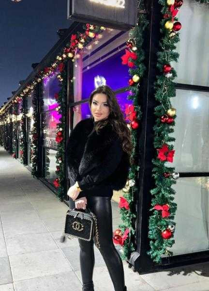 بالجلد الأسود.. جوهرة تخطف الأنظار في أحدث ظهور لها