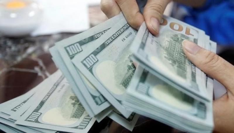 أسعار الدولار ترتفع 10 قروش بالبنك الأهلي ومصر