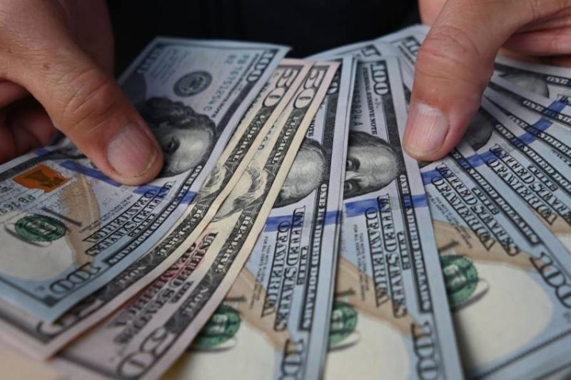 قبل نهاية اليوم.. الدولار يكسر حاجز الـ27 جنيه