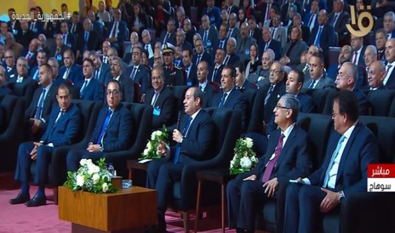 السيسي للحكومة: «الحكومة مطحونة مني».. فيديو