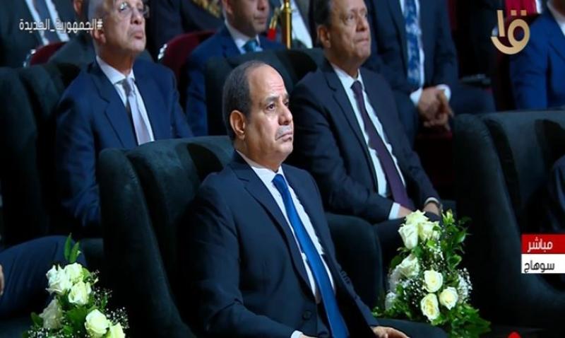 «الناس بتقول مش كفاية أسفلت».. السيسي يرد على انتقادات مشروعات الطرق.. فيديو