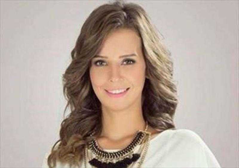 شاهد.. إيمان العاصي في جلسة تصوير أمام الأهرامات