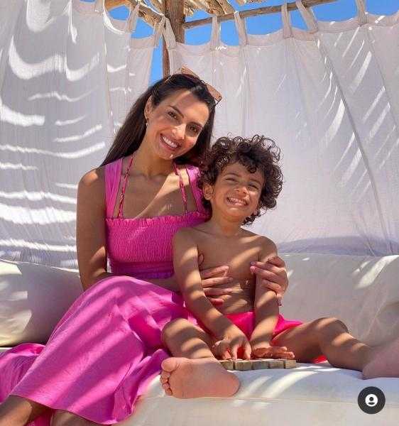 على البحر.. كارمن سليمان تحتفل بعيد ميلاد طفلها