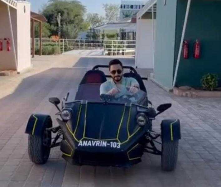 حمادة هلال يروج لأغنيته الجديدة ”صاحبي”