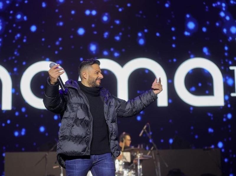 وسط حضور جماهيري غفير.. حماقي يتألق في حفل رأس السنة بالرياض