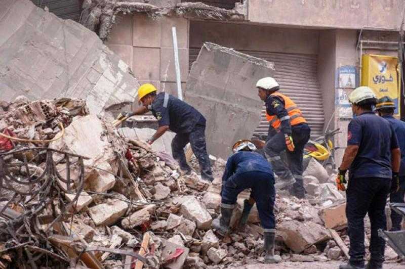 استخراج آخر 3 جثث بالمنزل المنهار فى السيدة زينب.. وارتفاع الضحايا لـ8