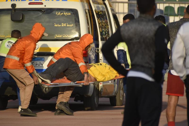 شاهد.. إغماءات بين جماهير الإسماعيلي بسبب الخسارة أمام حرس الحدود