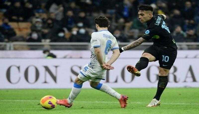 نابولي يفوز على سامبدوريا ويعزز صدارته للدوري الإيطالي