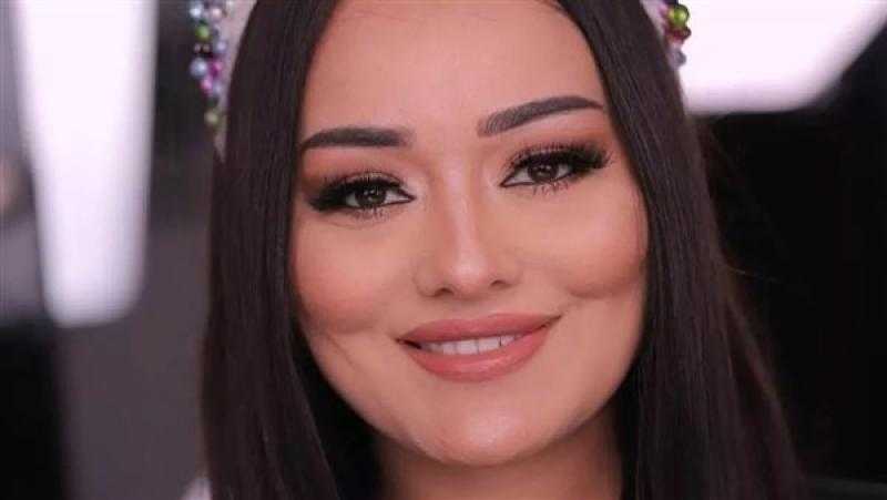 وهي جالسة على السرير.. أحدث ظهور للفنانة راندا البحيري