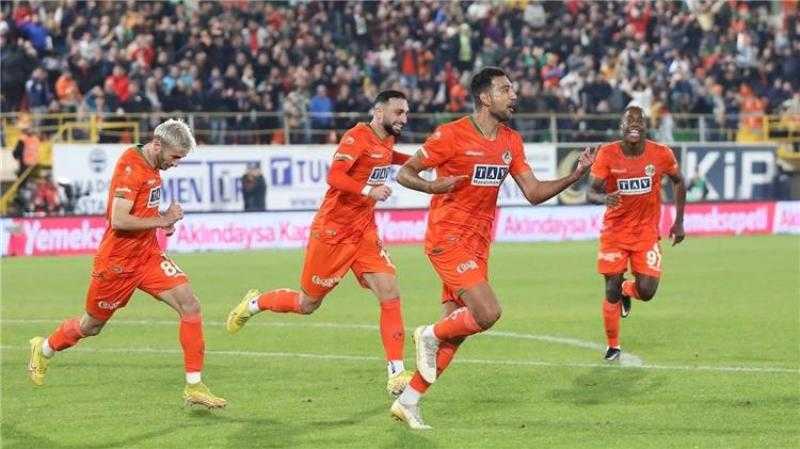 كوكا يقود ألانيا سبور لاكتساح طرابزون بخماسية في الدوري التركي