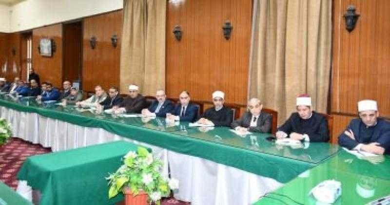 «وزير الأوقاف» يناقش مع قيادات الوزارة خطة العمل خلال المرحلة الراهنة