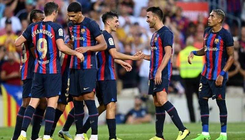 ليفاندوفسكي يقود قائمة برشلونة في السوبر الإسباني