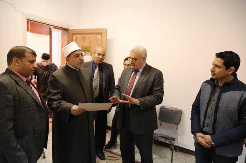 رئيس جامعة الأزهر يتفقد لجان الامتحانات بكلية اللغات والترجمة (صور)