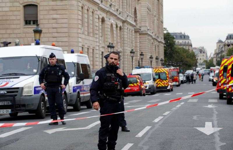 إصابة 6 أشخاص بحادث طعن في باريس