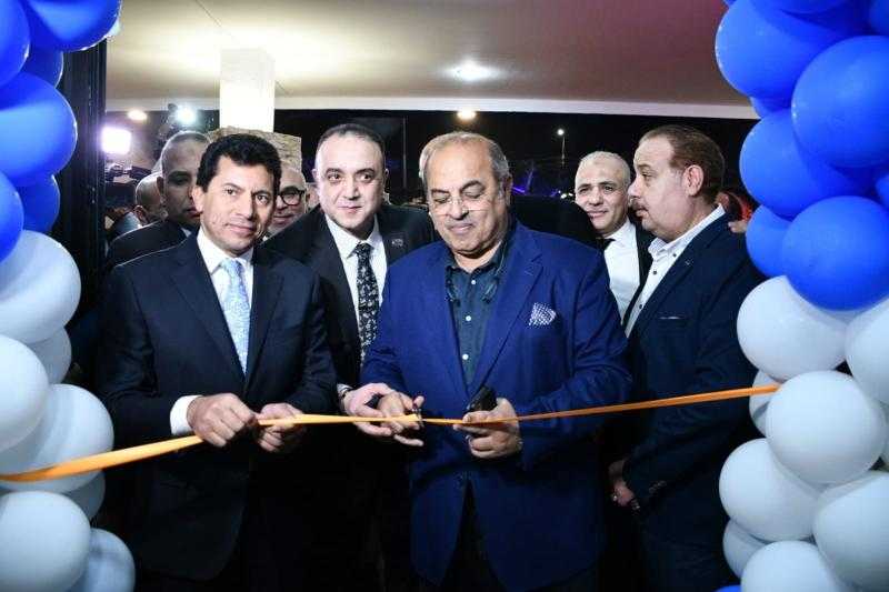 وزير الرياضة ورئيس اللجنة الأولمبية يتفقدان نادي الشمس ويفتتحان عددًا من المنشآت