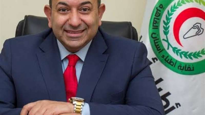 د وليد حسن رئيس الإدارة المركزية لطب الأسنان