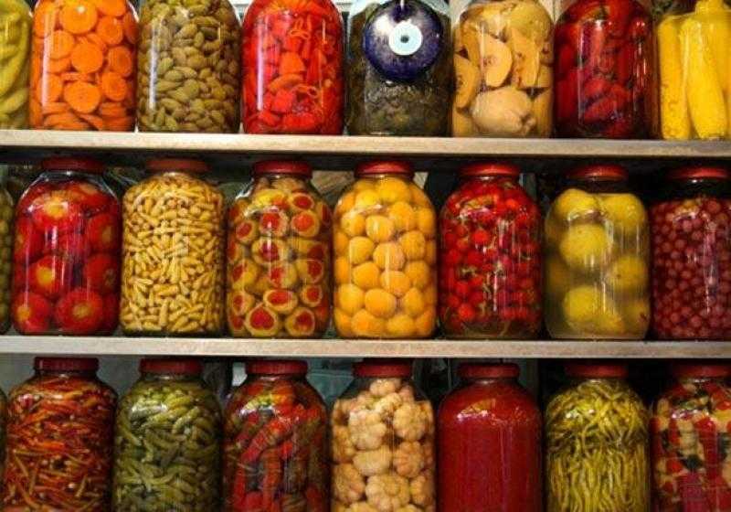 ضبط 110 طن مخلل في السوق السوداء